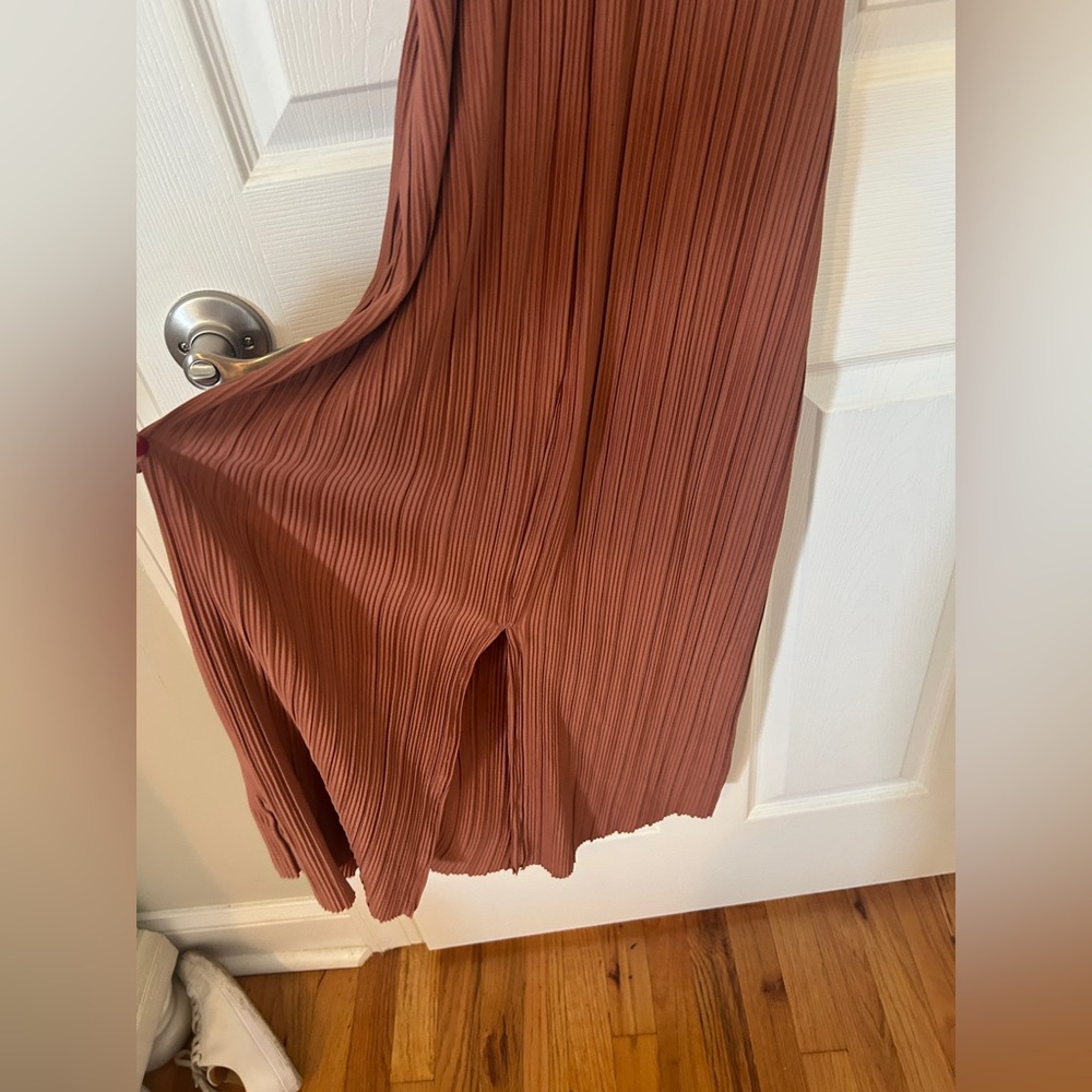 Flowy Rust Orange Pleated Dress - Picture 5 of 5